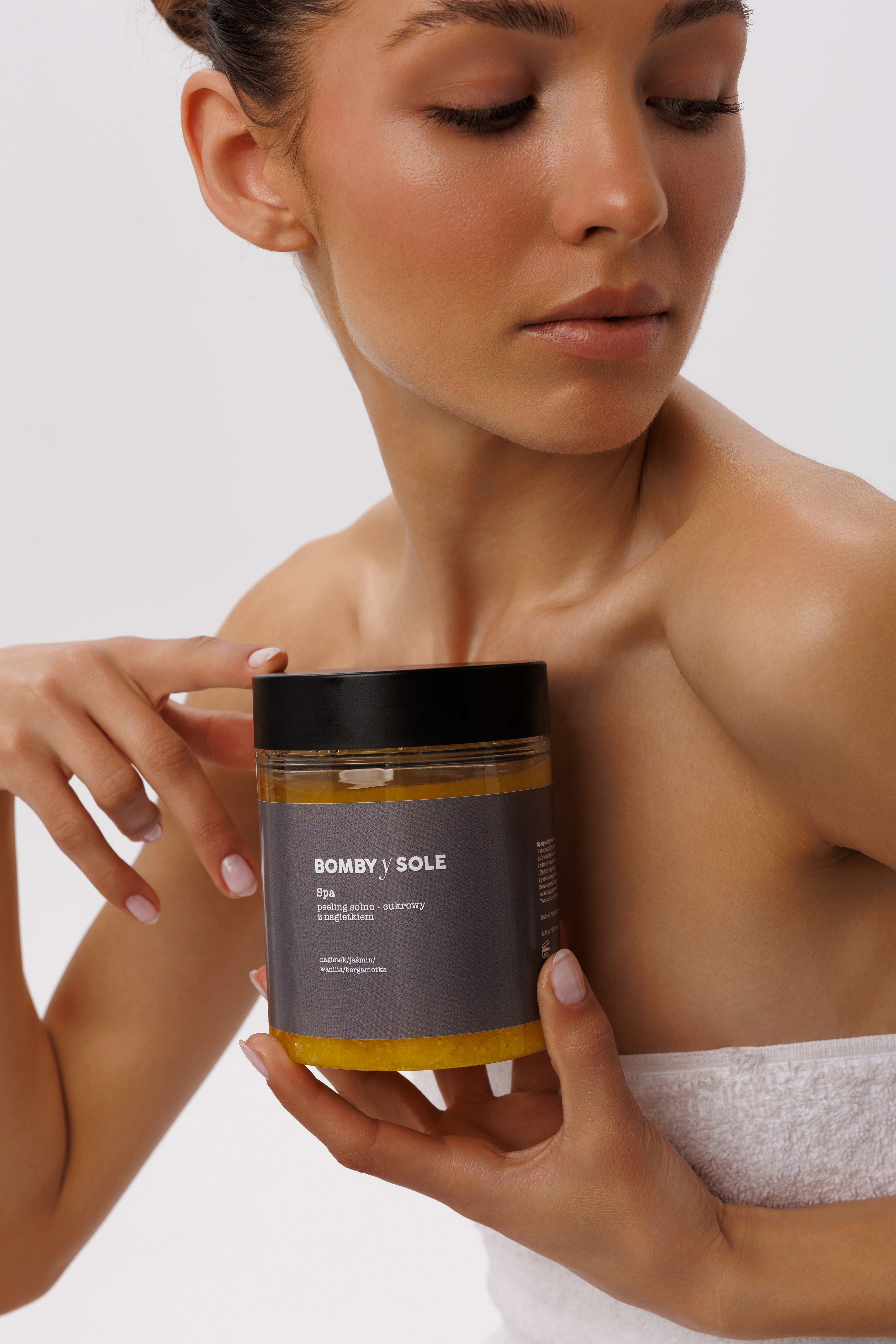 Żółty peeling solno-cukrowy z nagietkiem