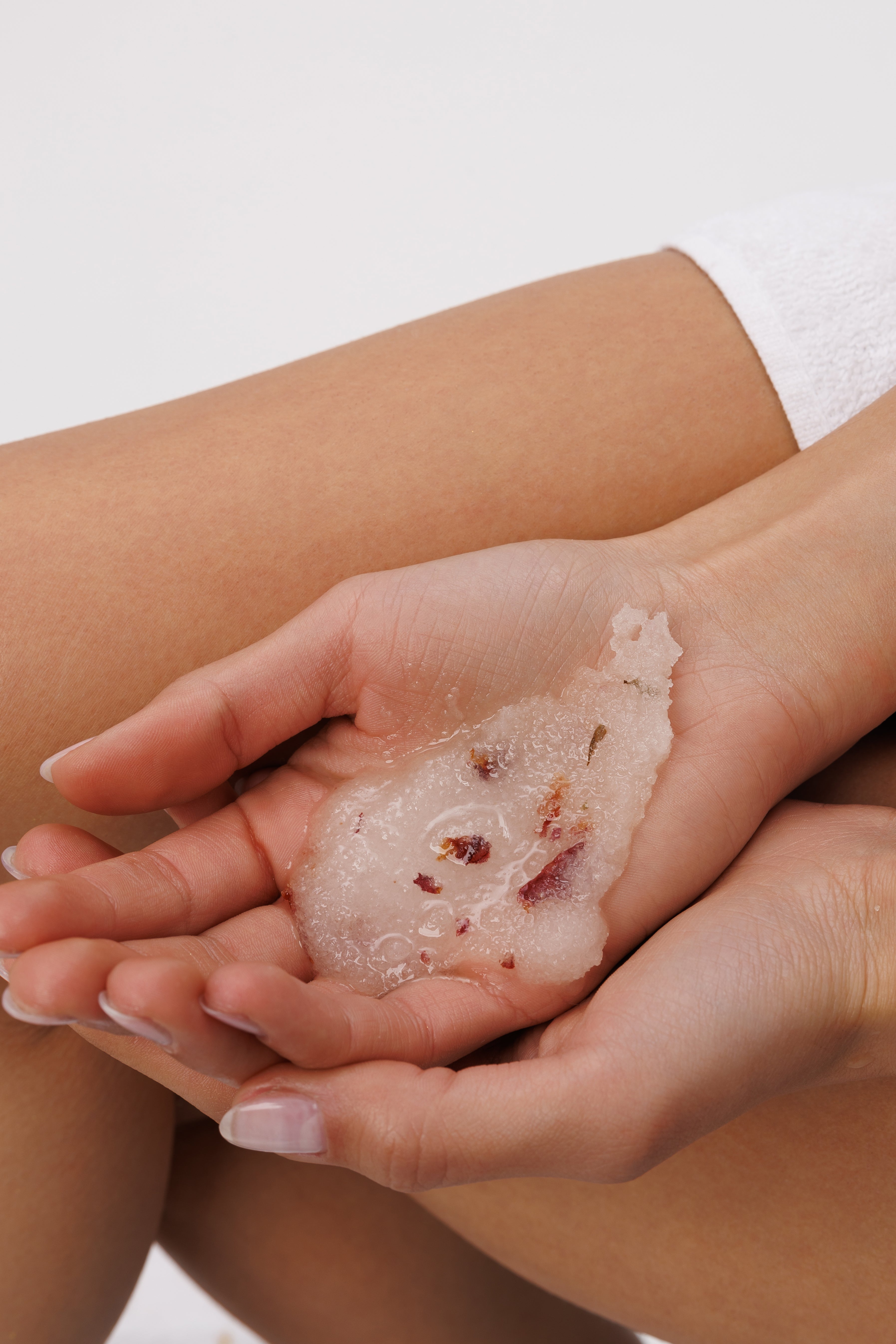 Peeling solno-cukrowy z płatkami róży