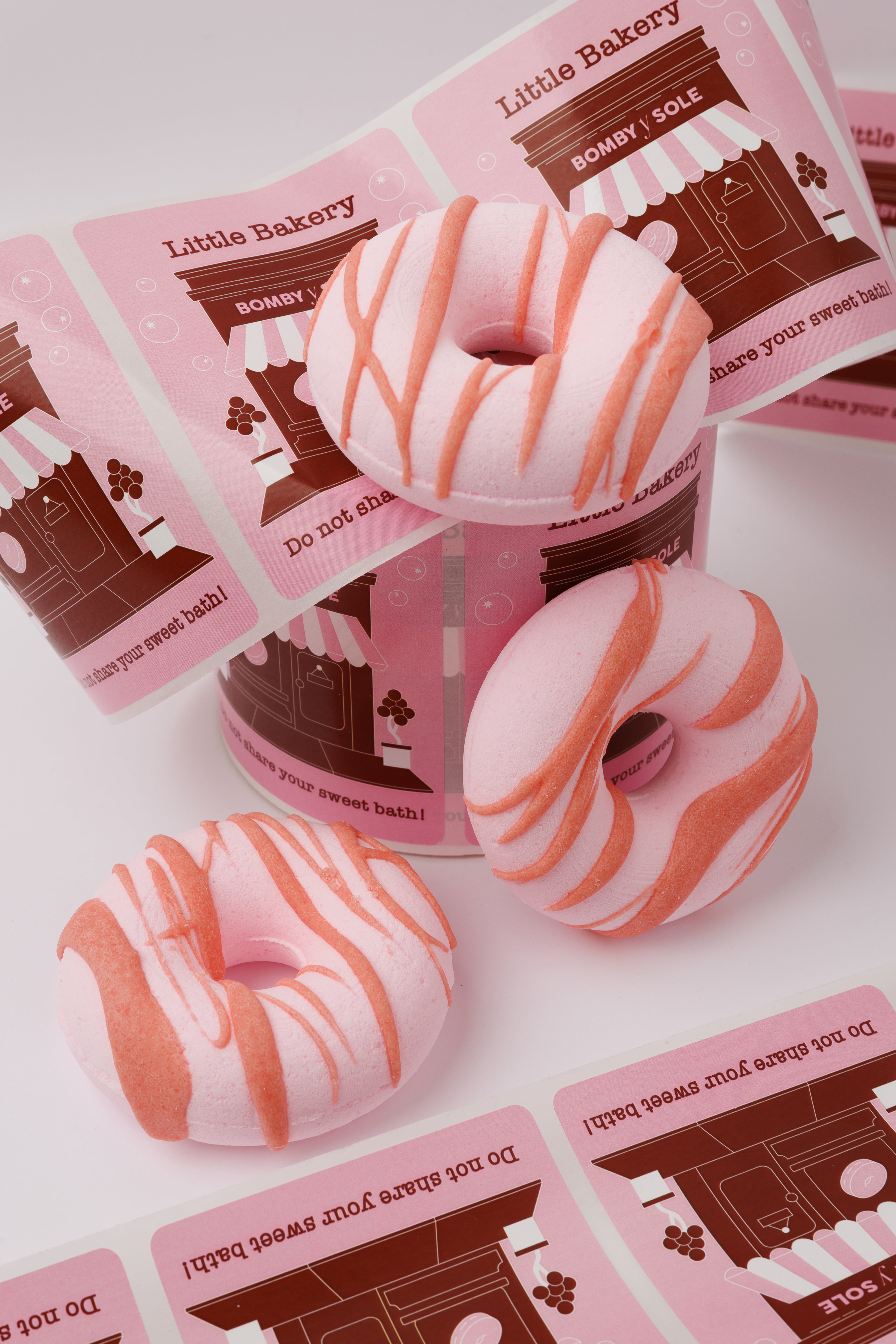 3x Donut jasny róż z polewą czekoladową